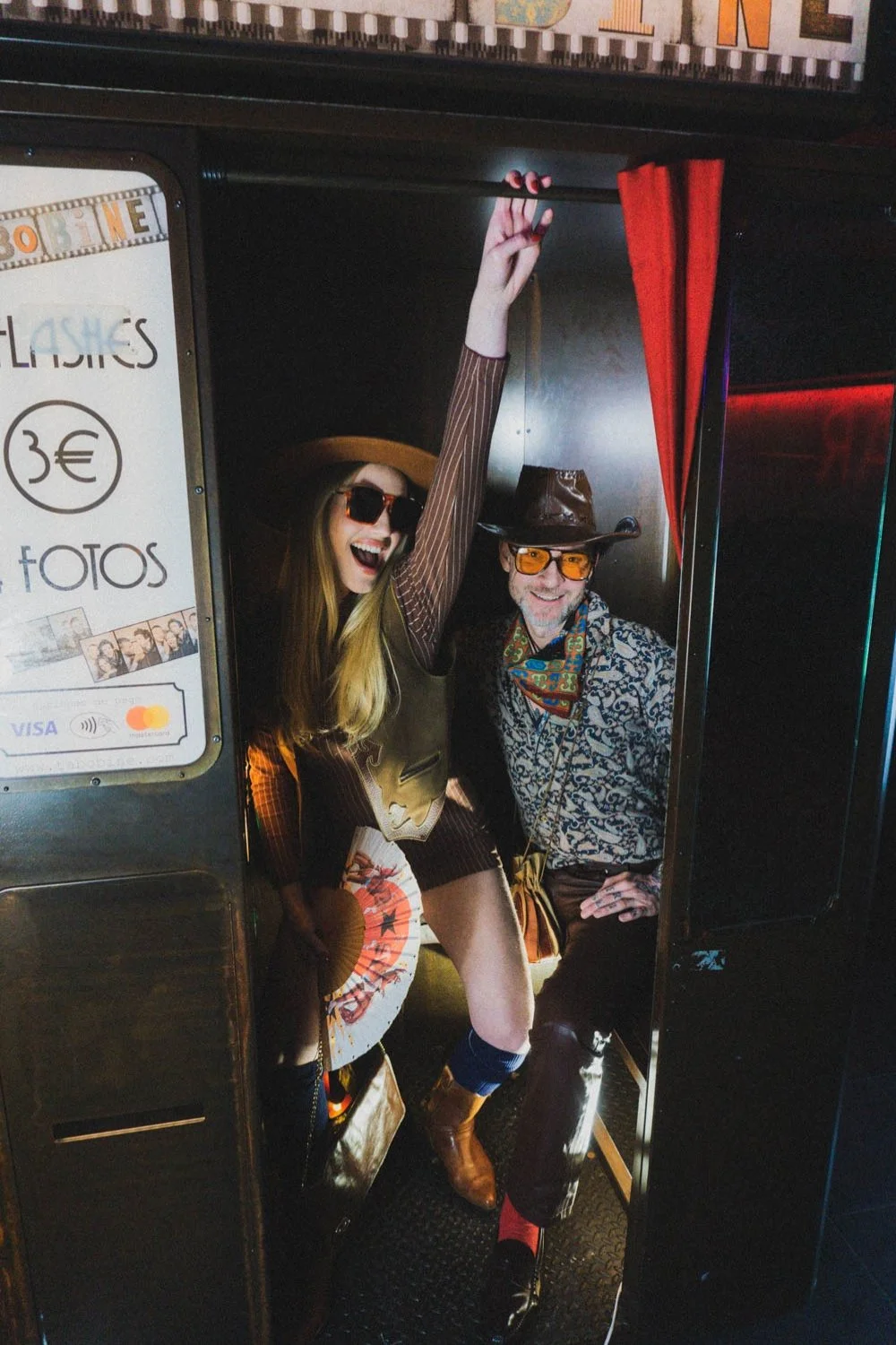 RODEO RIDERS HAND-FAN - Image 3